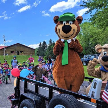 yogi bear™ on wagon