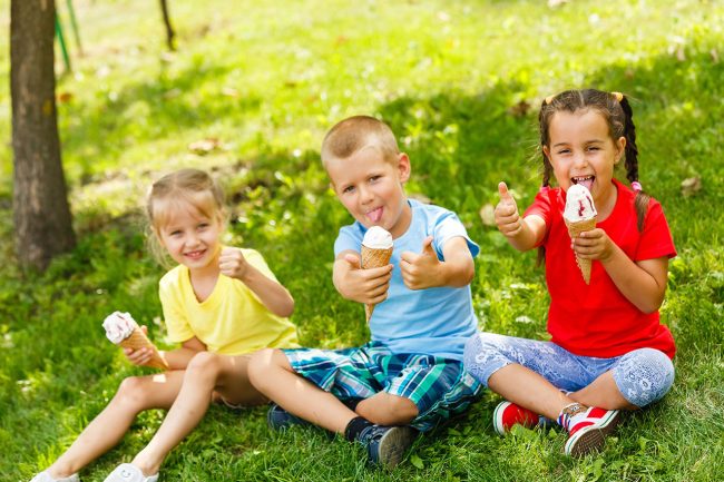 kids eating ice cream on the lawn